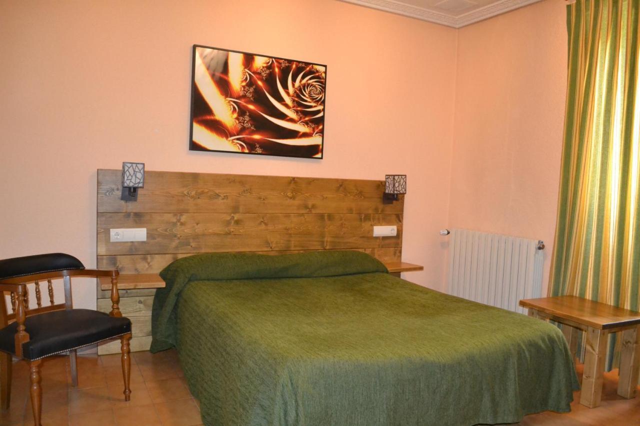 Hostal Aribel Longinos Серседилья Экстерьер фото