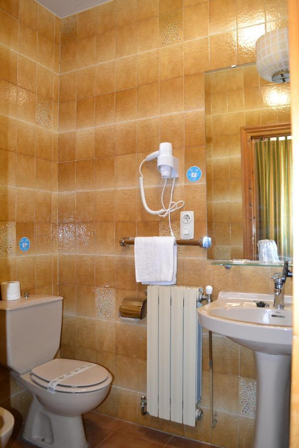 Hostal Aribel Longinos Серседилья Экстерьер фото