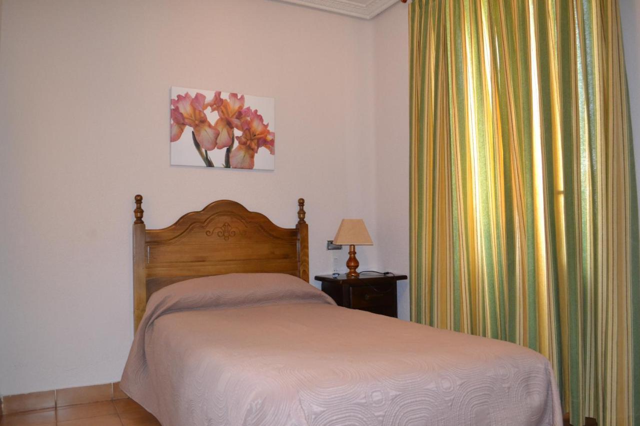 Hostal Aribel Longinos Серседилья Экстерьер фото