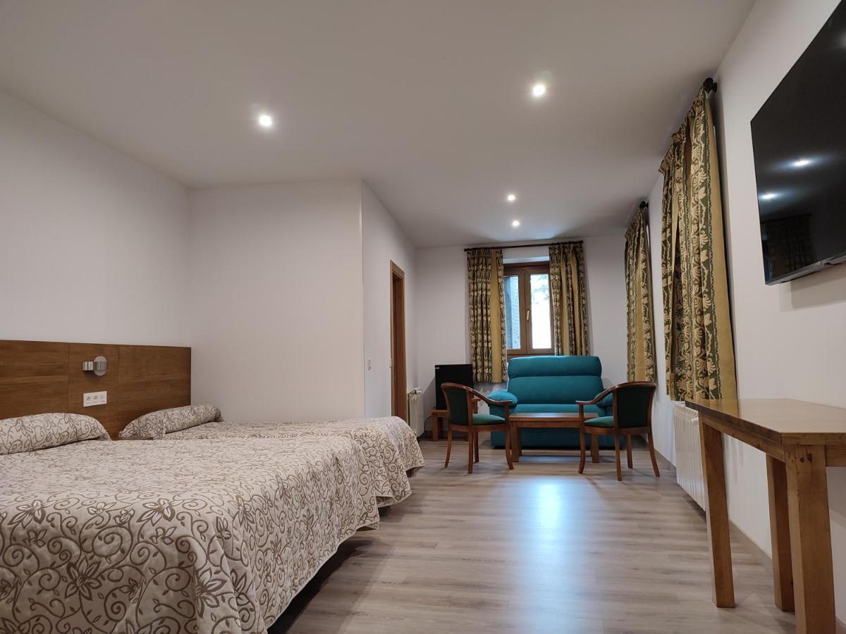 Hostal Aribel Longinos Серседилья Экстерьер фото