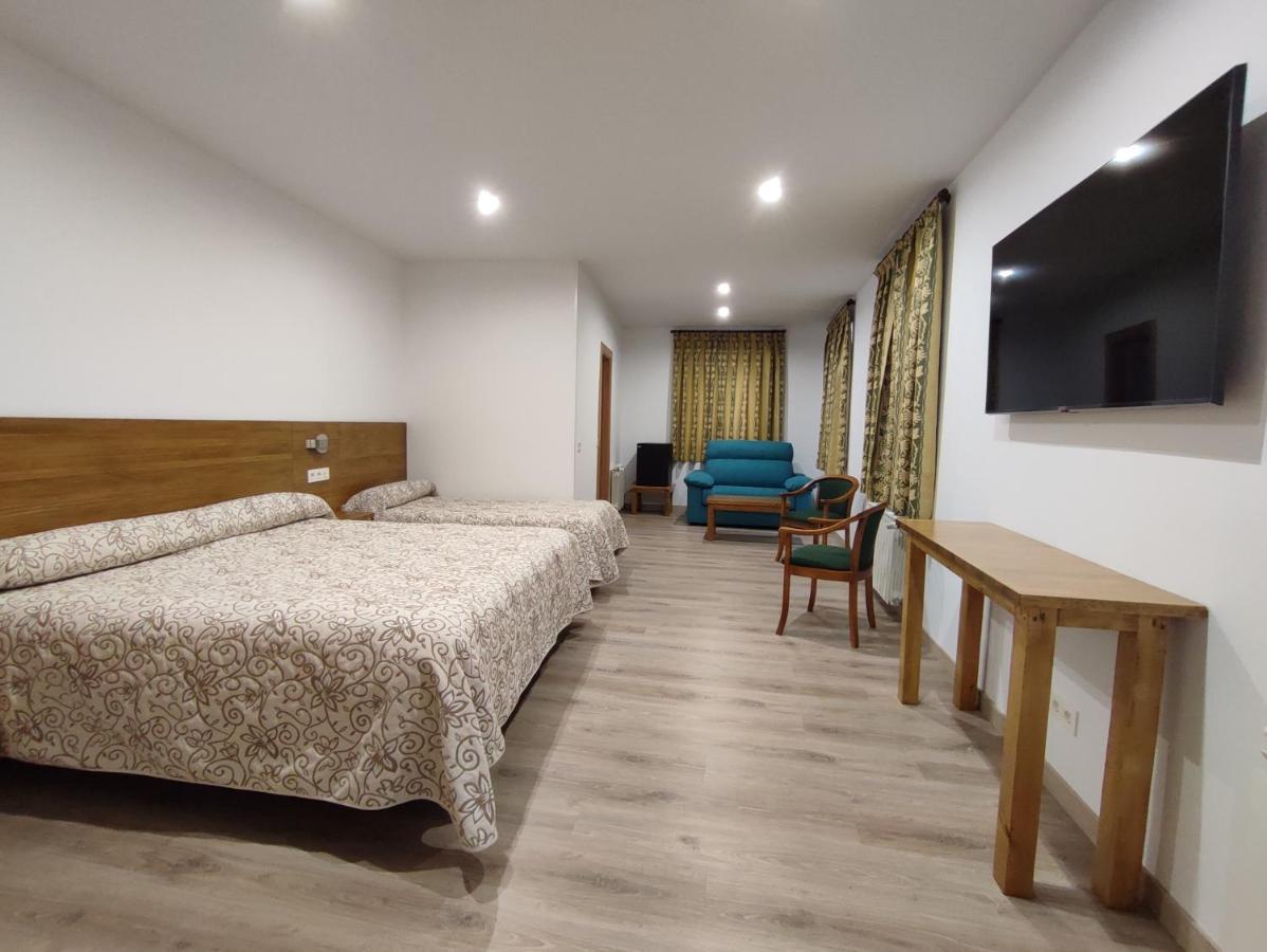 Hostal Aribel Longinos Серседилья Экстерьер фото