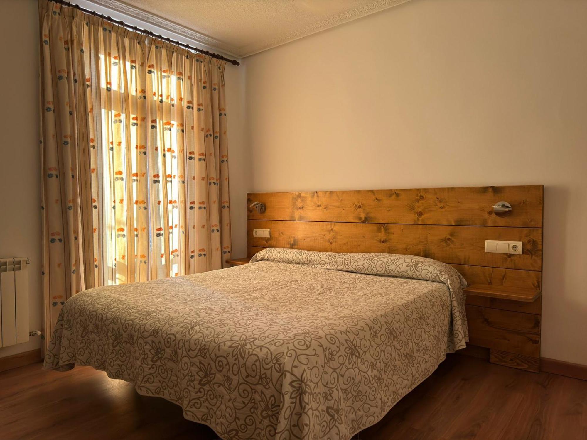 Hostal Aribel Longinos Серседилья Экстерьер фото