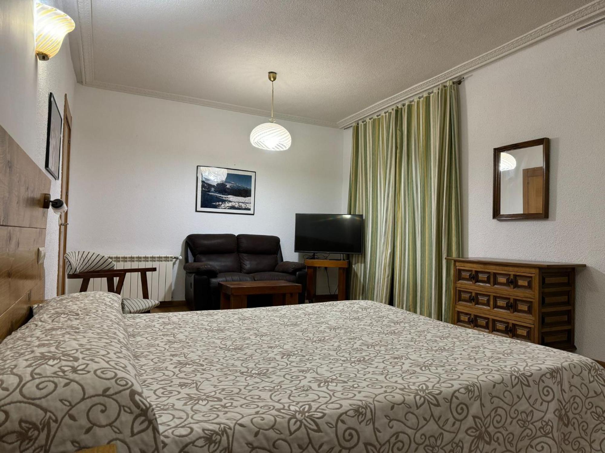 Hostal Aribel Longinos Серседилья Экстерьер фото