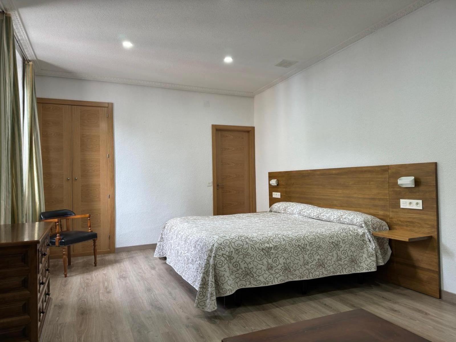 Hostal Aribel Longinos Серседилья Экстерьер фото