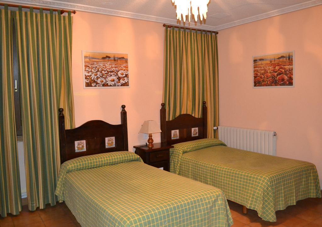Hostal Aribel Longinos Серседилья Экстерьер фото