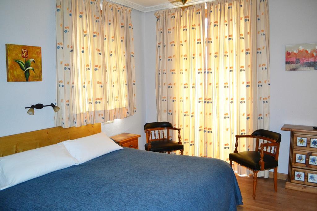 Hostal Aribel Longinos Серседилья Экстерьер фото