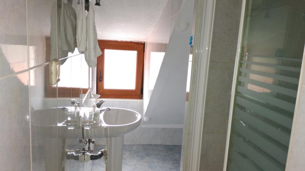 Hostal Aribel Longinos Серседилья Экстерьер фото