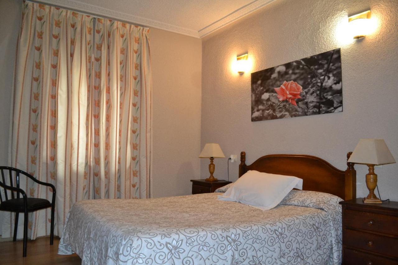 Hostal Aribel Longinos Серседилья Экстерьер фото