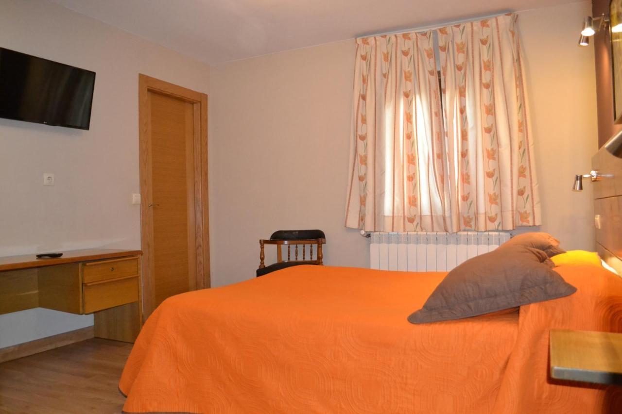 Hostal Aribel Longinos Серседилья Экстерьер фото